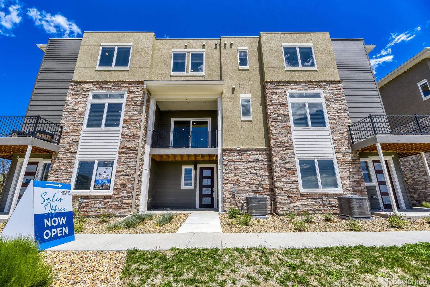  Lakewood Condo / Townhome | MLS #: 187748015577 W Washburn Drive , Lakewood Beds: 3 Baths: 4 Price: $649,900