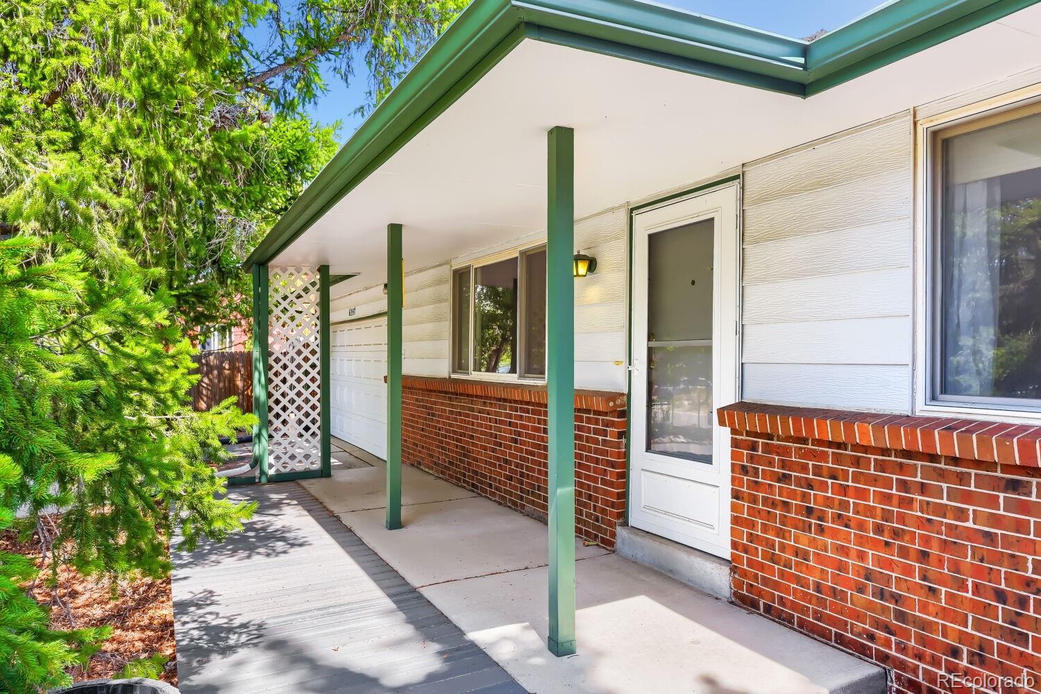Columbine Littleton Home | MLS #: 99258596357 W Clifton Place, Littleton Beds: 3 Baths: 3 Price: $475,000