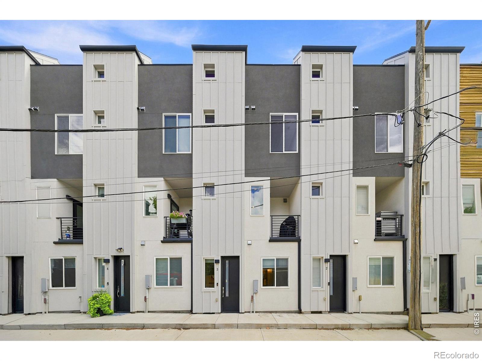 Cheltenham Heights Denver Condo / Townhome | MLS #: 45678910672433245 W 17th Avenue 3, Denver Beds: 3 Baths: 4 Price: $699,000
