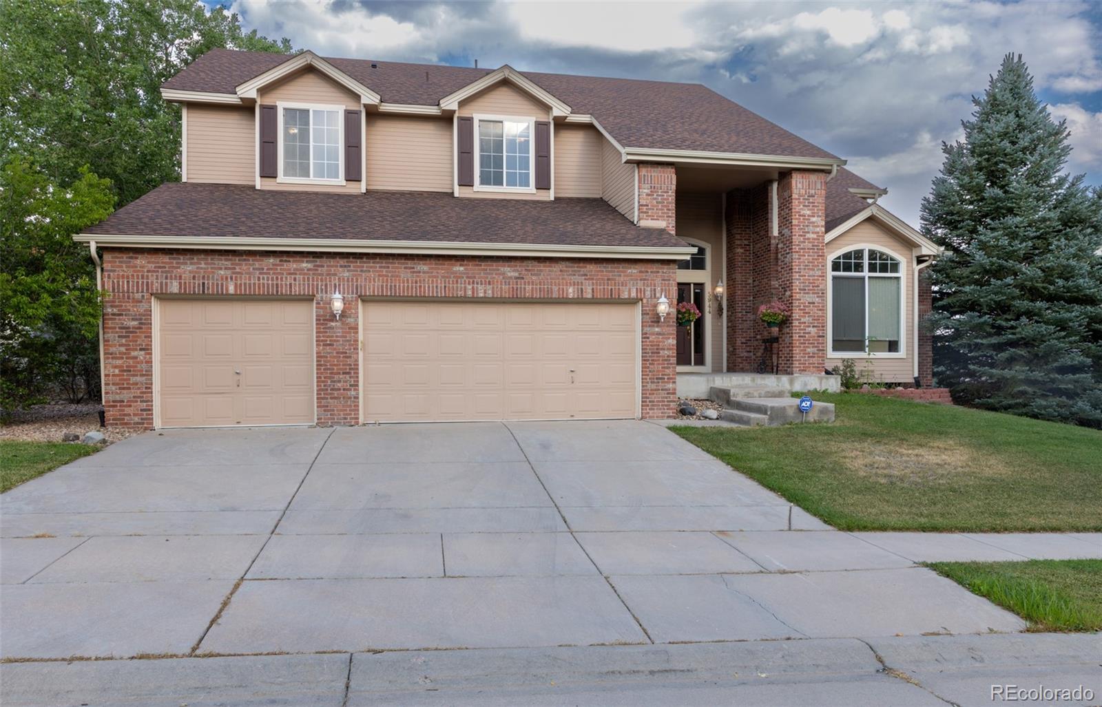 Greenfield Aurora Home | MLS #: 19675215944 S Ireland Court, Aurora Beds: 4 Baths: 5 Price: $799,000