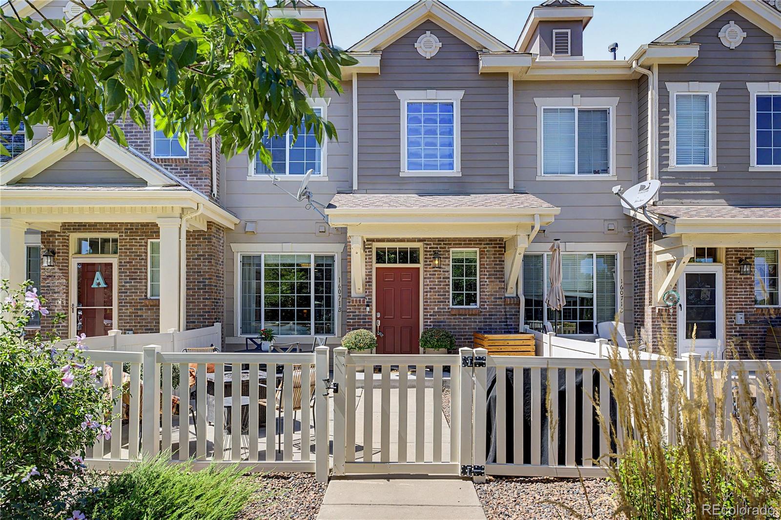 Golden Home | MLS #: 648166416071 W 63rd Lane, Golden Beds: 2 Baths: 3 Price: $495,000