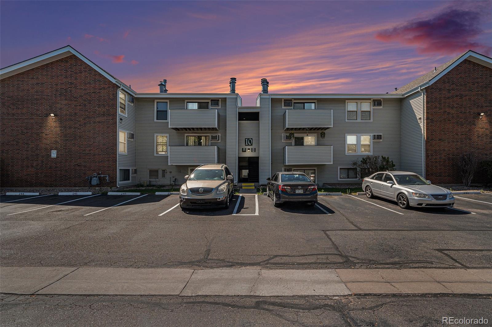  Denver Condo / Townhome | MLS #: 472661510150 E Virginia Avenue 10-302, Denver Beds: 2 Baths: 2 Price: $199,990