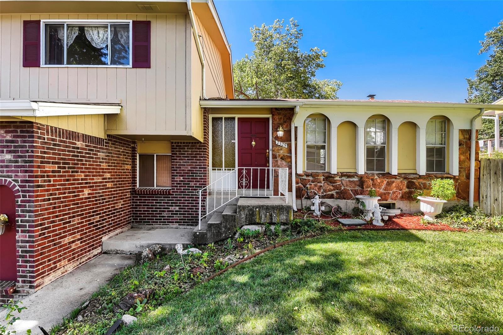  Lakewood Home | MLS #: 29210542325 S Hoyt Street, Lakewood Beds: 4 Baths: 3 Price: $675,000