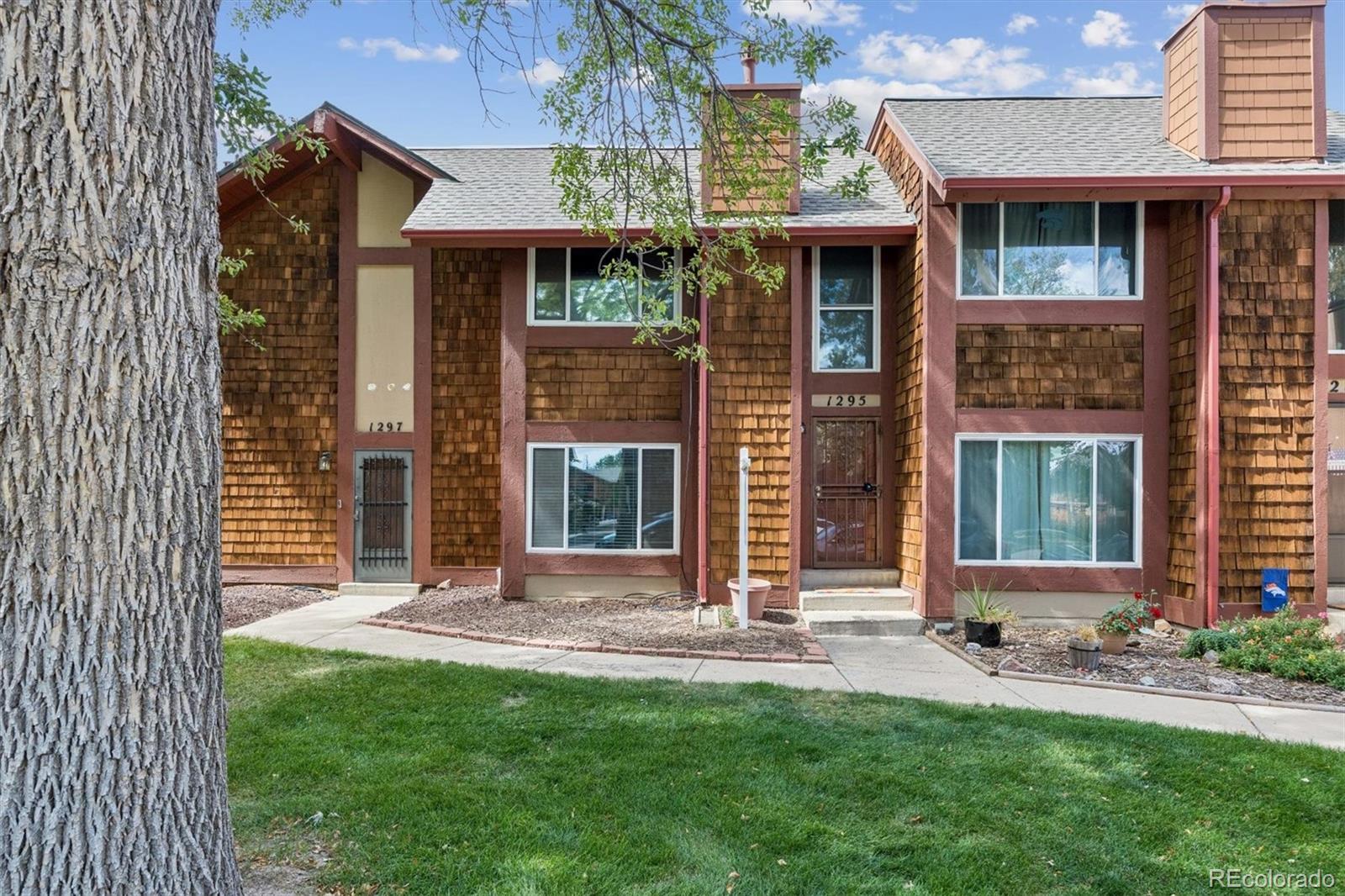  Aurora Home | MLS #: 83465301295 S Dillon Way, Aurora Beds: 3 Baths: 2 Price: $315,000