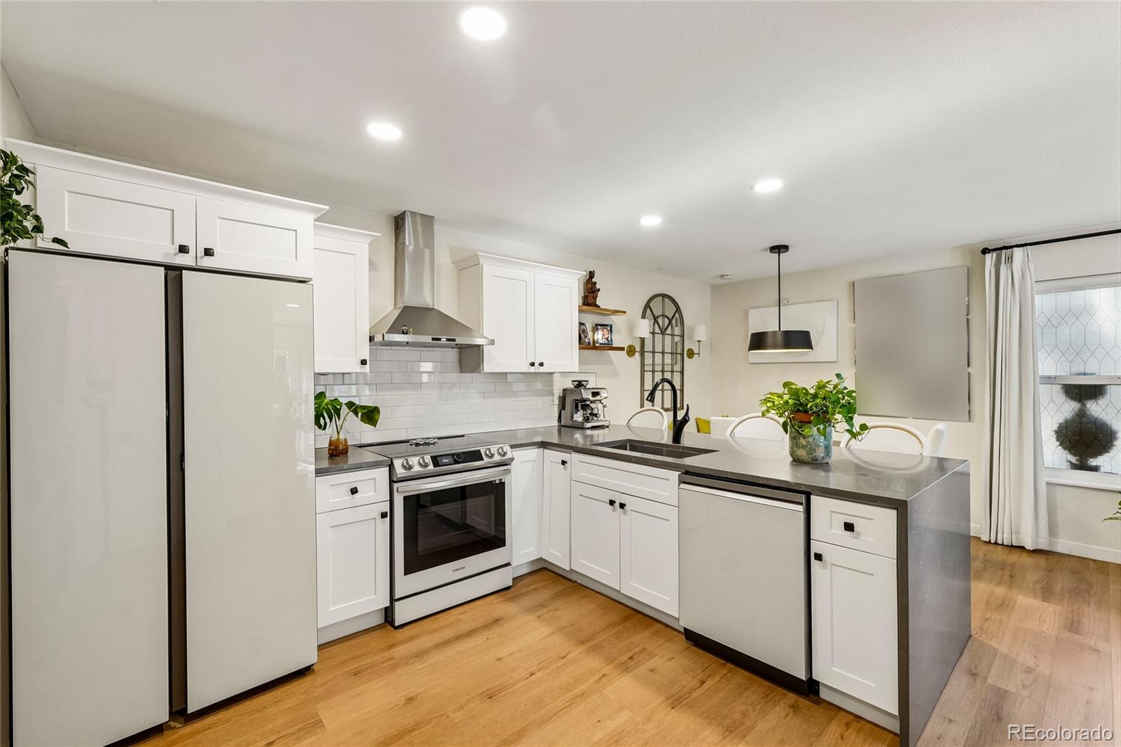  Greenwood Village Home | MLS #: 23772475948 S Willow Way, Greenwood Village Beds: 2 Baths: 2 Price: $375,000