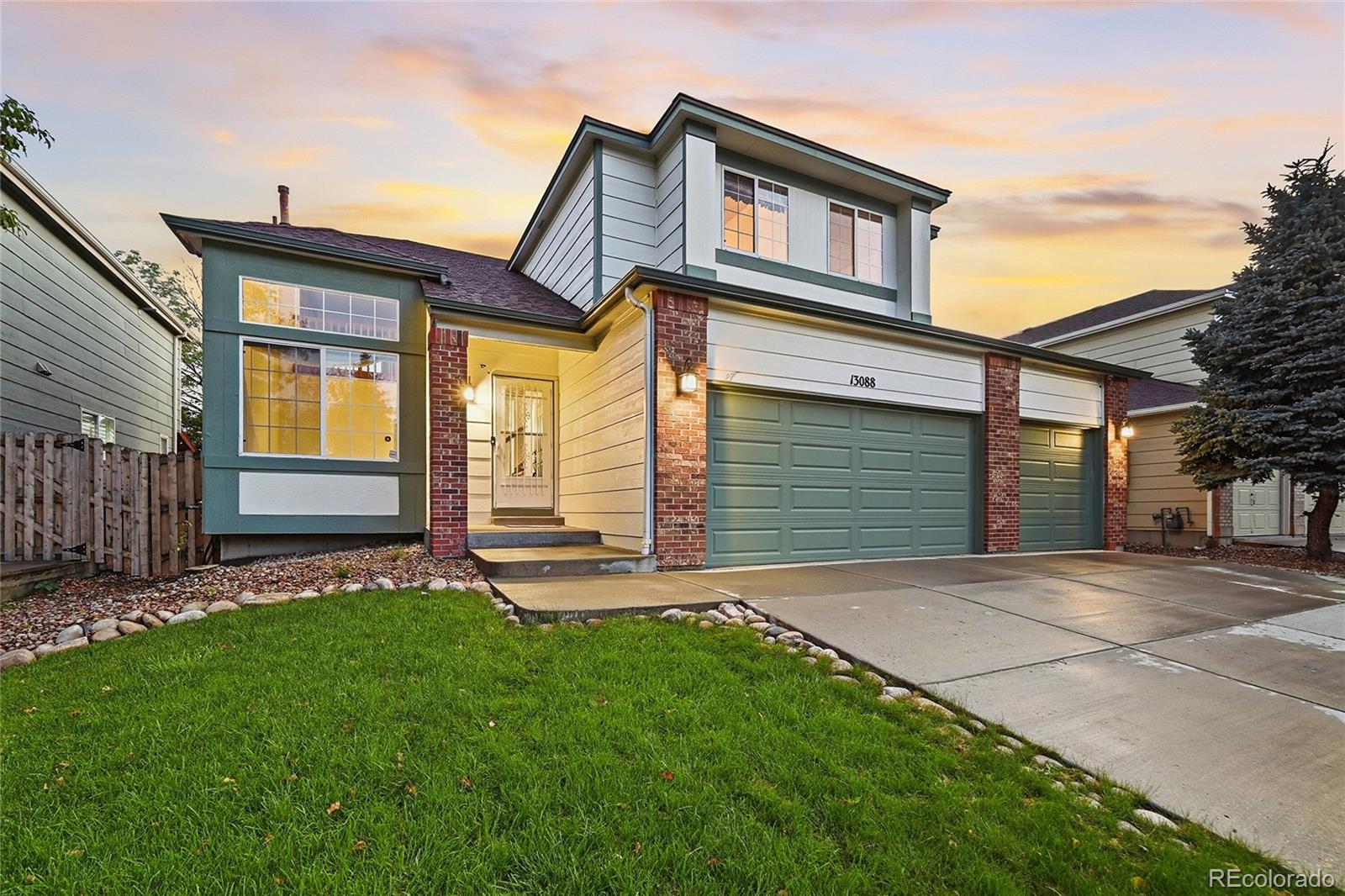  Littleton Home | MLS #: 889137913088 W Dorado Place, Littleton Beds: 4 Baths: 4 Price: $700,000