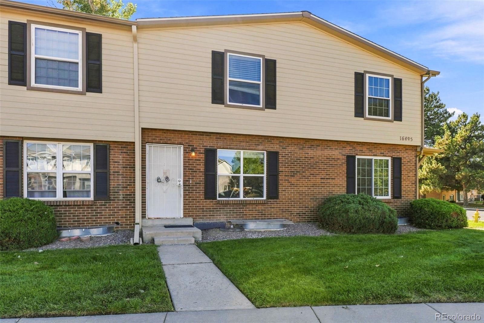 Norfolk Place Aurora Condo / Townhome | MLS #: 745392716495 E 17th Place C, Aurora Beds: 3 Baths: 3 Price: $270,000
