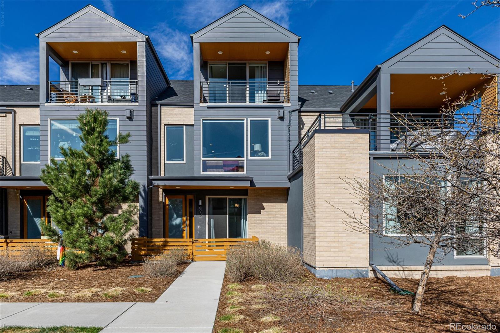 Lowry Denver Condo / Townhome | MLS #: 98376606984 E 1 st Avenue , Denver Beds: 3 Baths: 4 Price: $820,000