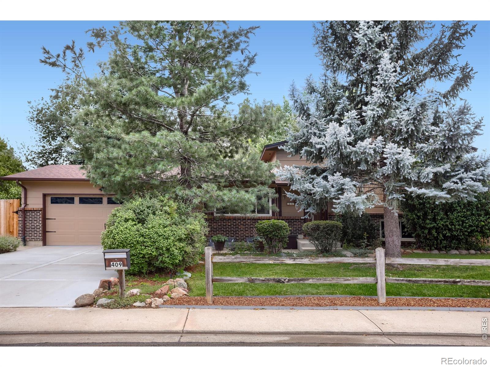  Longmont Home | MLS #: 4567891068334409 E Saint Clair Avenue, Longmont Beds: 4 Baths: 2 Price: $529,000