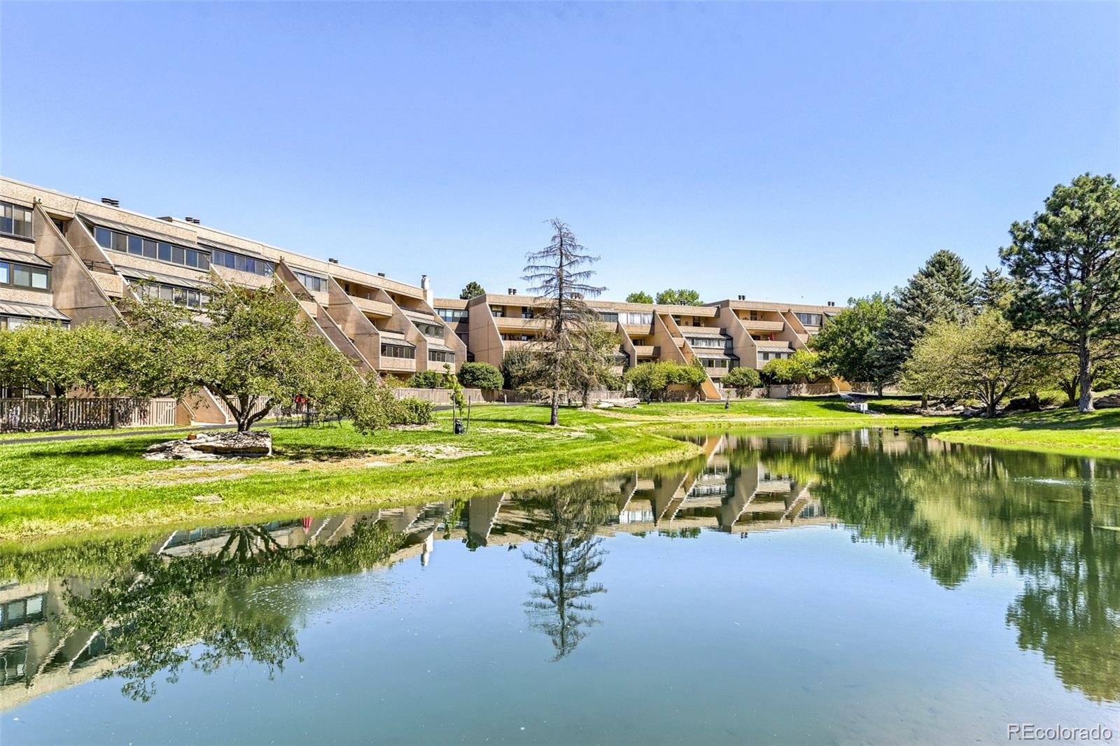 1 Denver Condo / Townhome | MLS #: 24245247000 E Quincy Avenue 414, Denver Beds: 2 Baths: 2 Price: $400,000