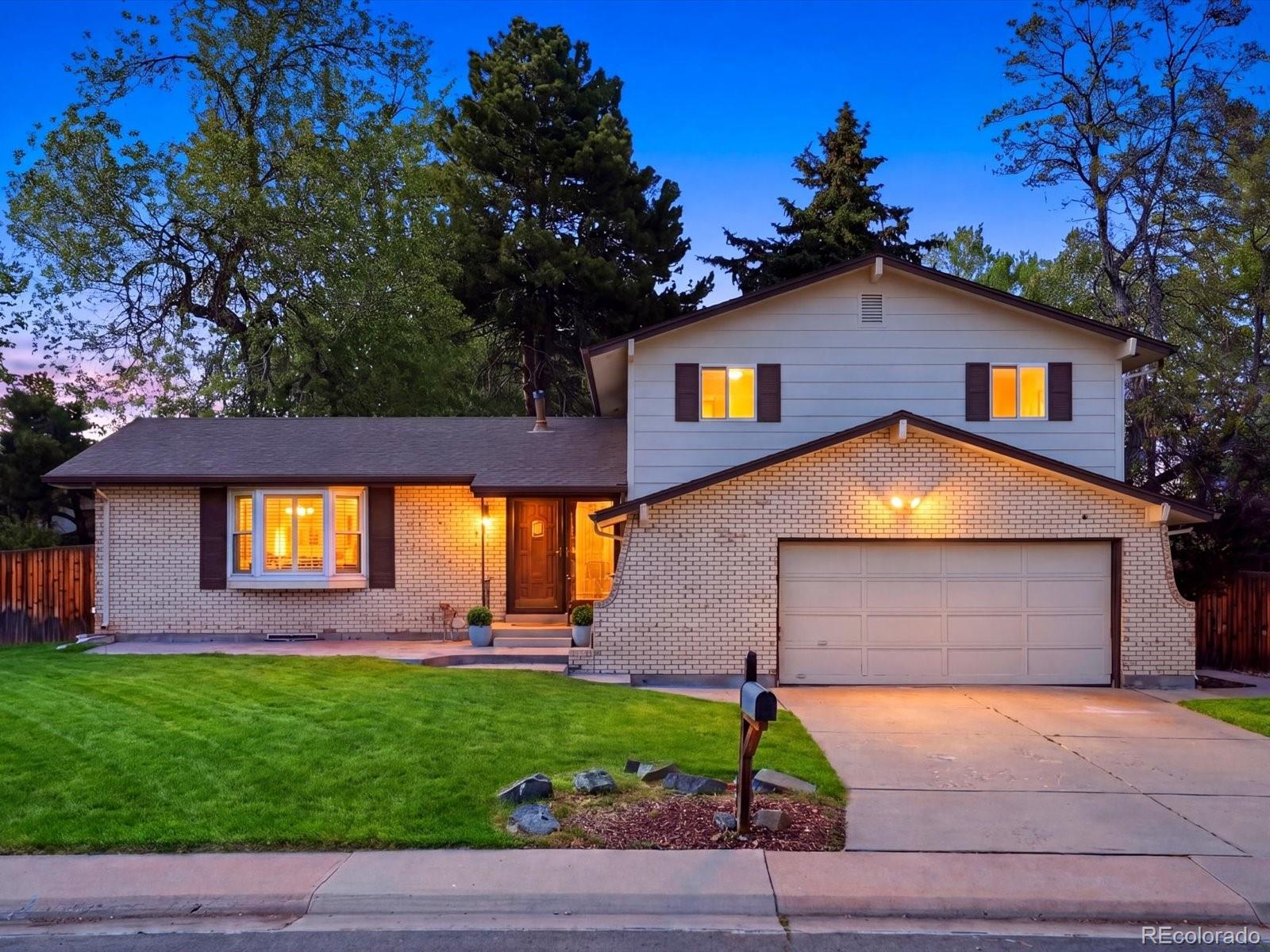  Lakewood Home | MLS #: 45517018923 W Warren Drive, Lakewood Beds: 4 Baths: 3 Price: $669,900