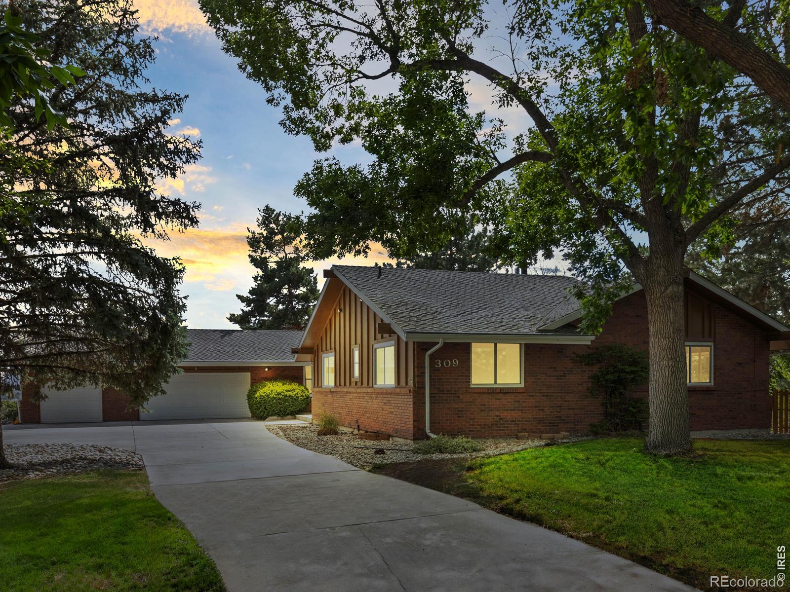  Longmont Home | MLS #: 4567891068688309  Glenview Court, Longmont Beds: 5 Baths: 3 Price: $799,000