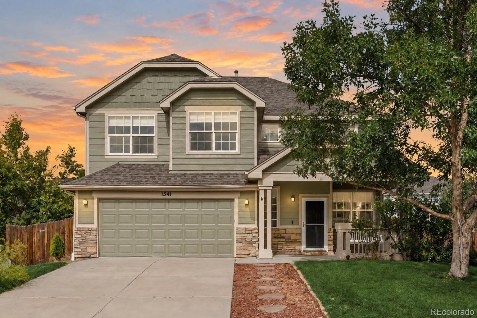  Castle Rock Home | MLS #: 30019291341 N Stratton Avenue, Castle Rock Beds: 3 Baths: 3 Price: $539,000
