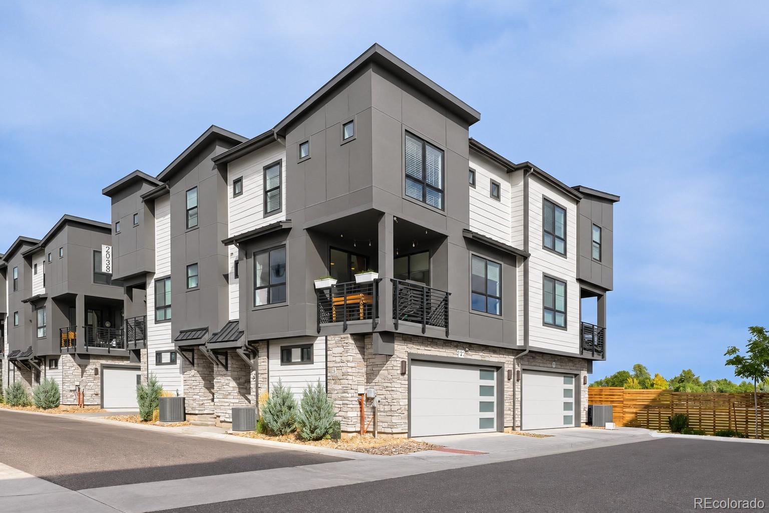  Denver Home | MLS #: 55078952038 S Holly Street, Denver Beds: 2 Baths: 3 Price: $530,000