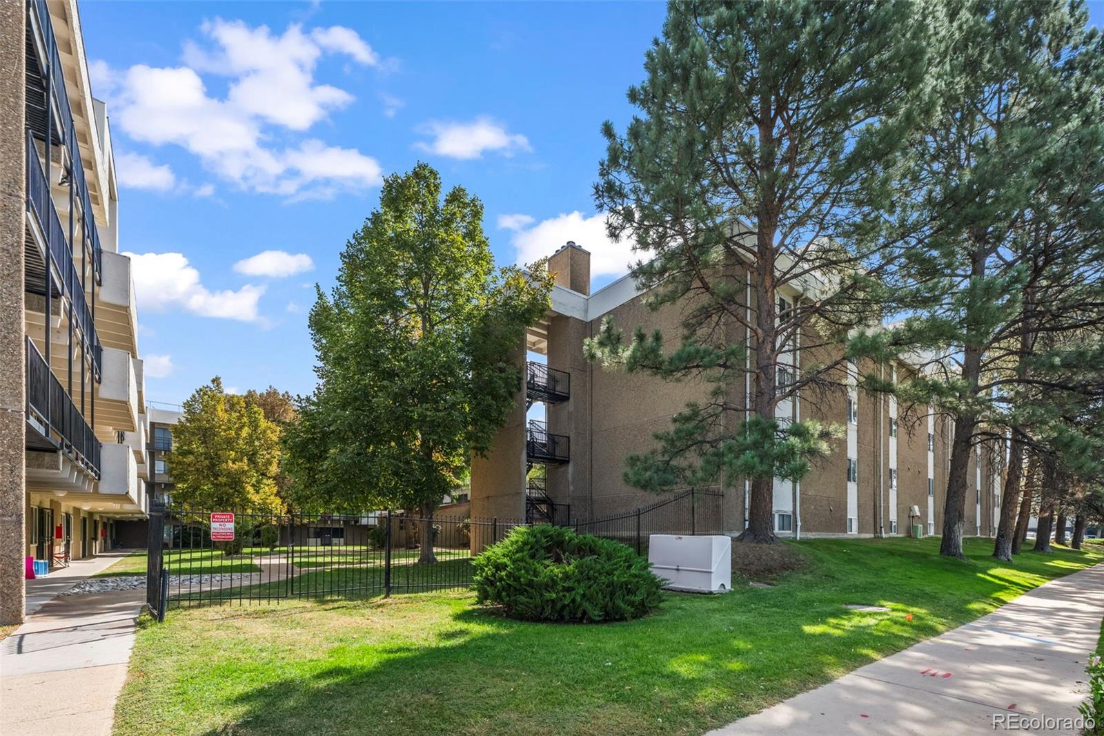  Aurora Condo / Townhome | MLS #: 5592712384 S Ironton Street 201, Aurora Beds: 2 Baths: 2 Price: $150,000