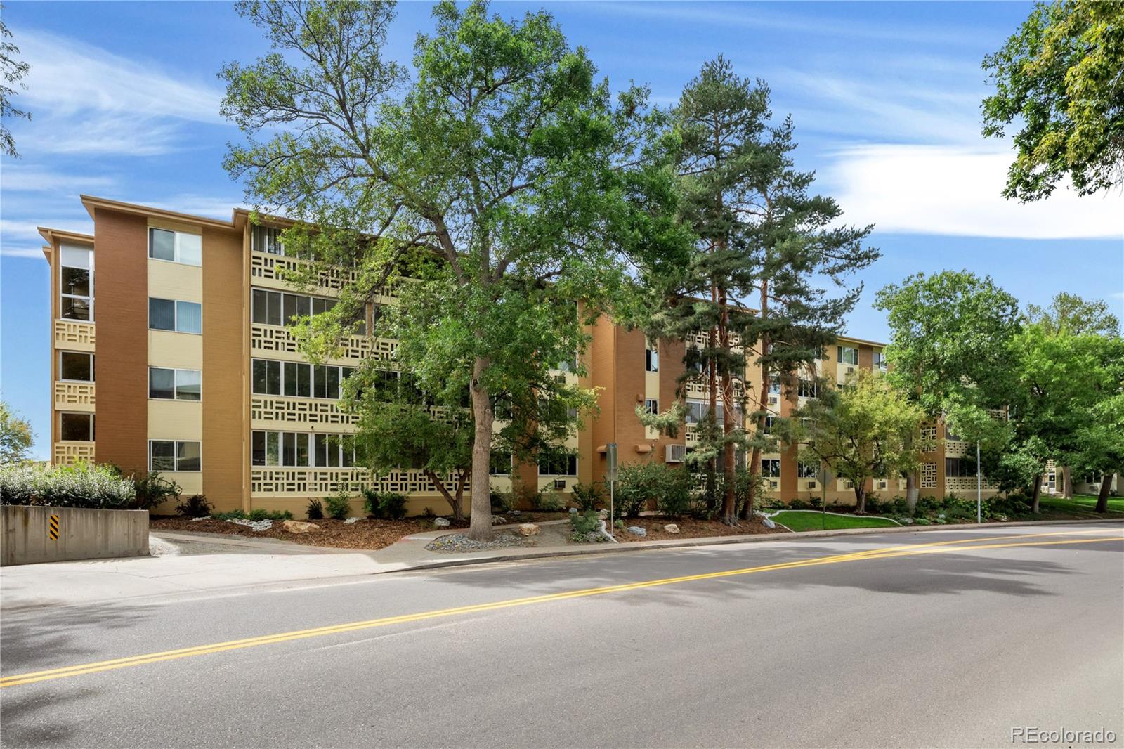  Denver Condo / Townhome | MLS #: 85399049355 E Center Avenue 4A, Denver Beds: 2 Baths: 2 Price: $269,900