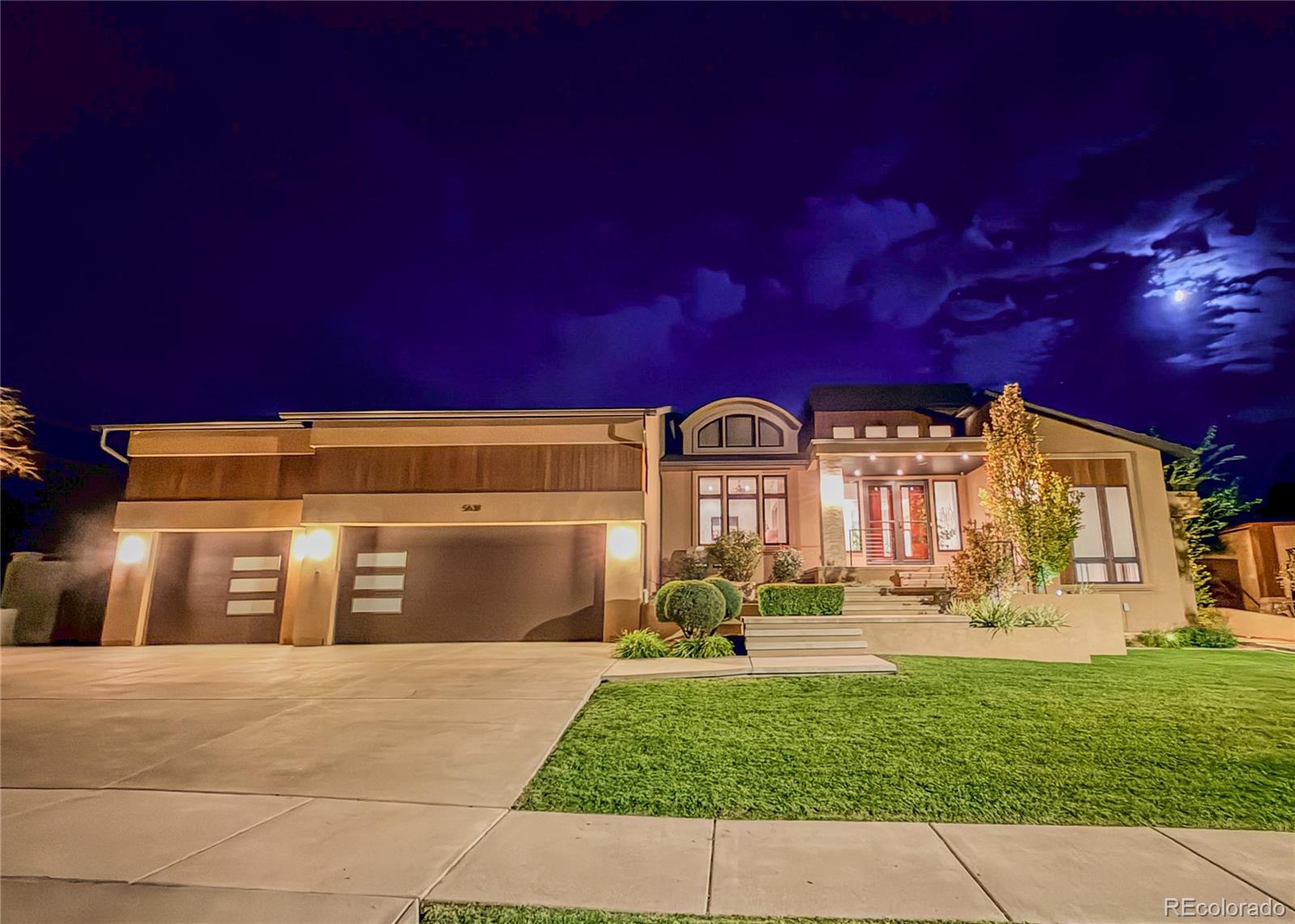  Pueblo Home | MLS #: 39513565638  Venezia Way, Pueblo Beds: 5 Baths: 4 Price: $950,000