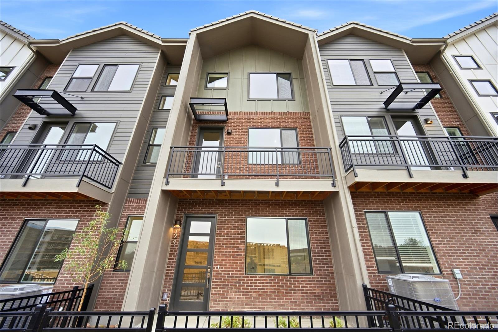  Englewood Condo / Townhome | MLS #: 640866429  Ascent Trail , Englewood Beds: 4 Baths: 4 Price: $649,990