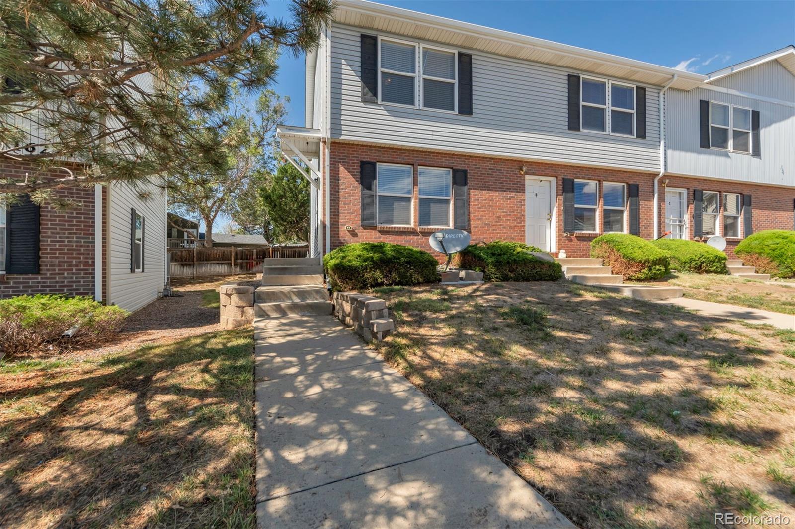  Aurora Home | MLS #: 361141716241 E 17th Place, Aurora Beds: 3 Baths: 2 Price: $320,000