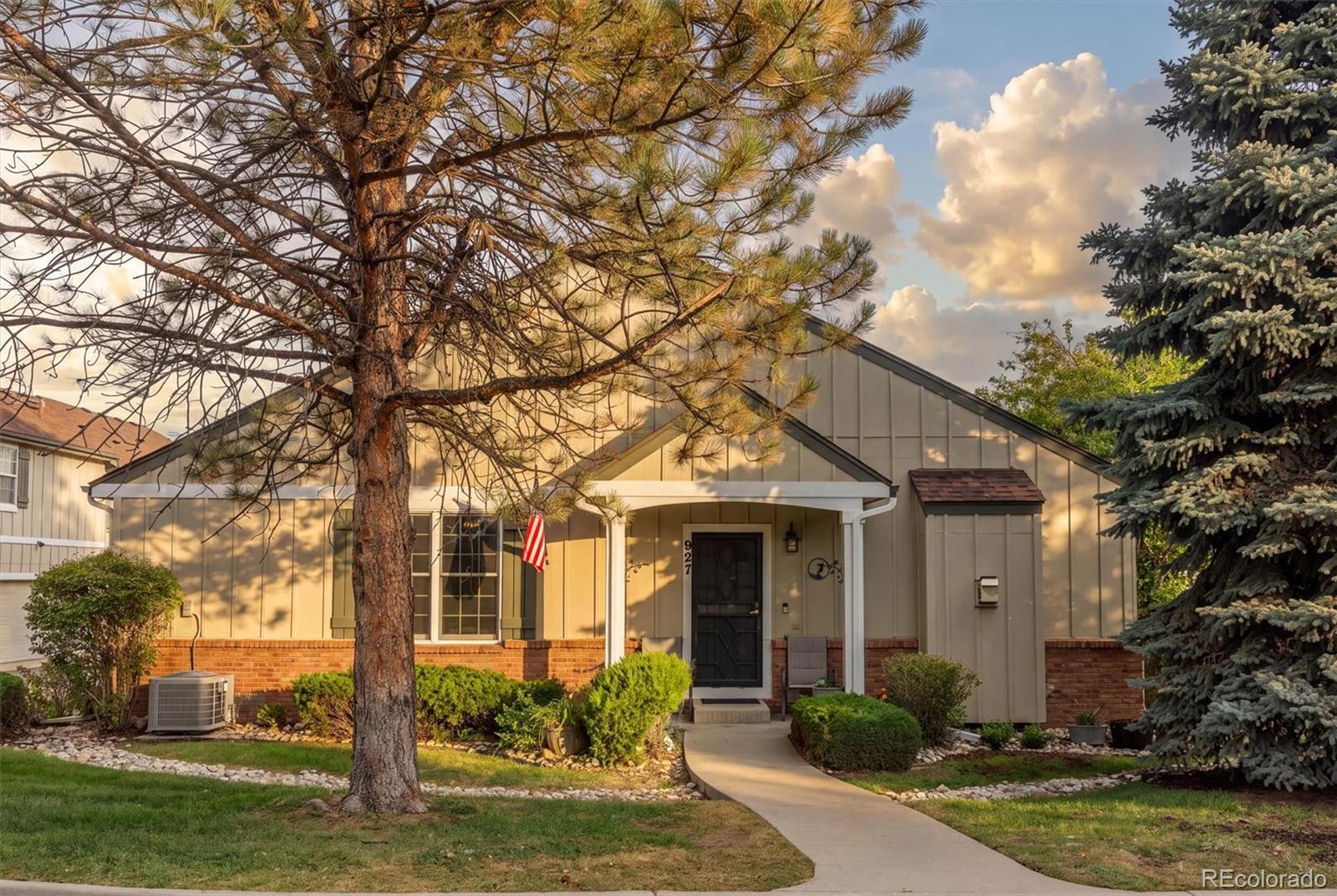  Aurora Home | MLS #: 6060105927 S Evanston Circle, Aurora Beds: 2 Baths: 2 Price: $299,999