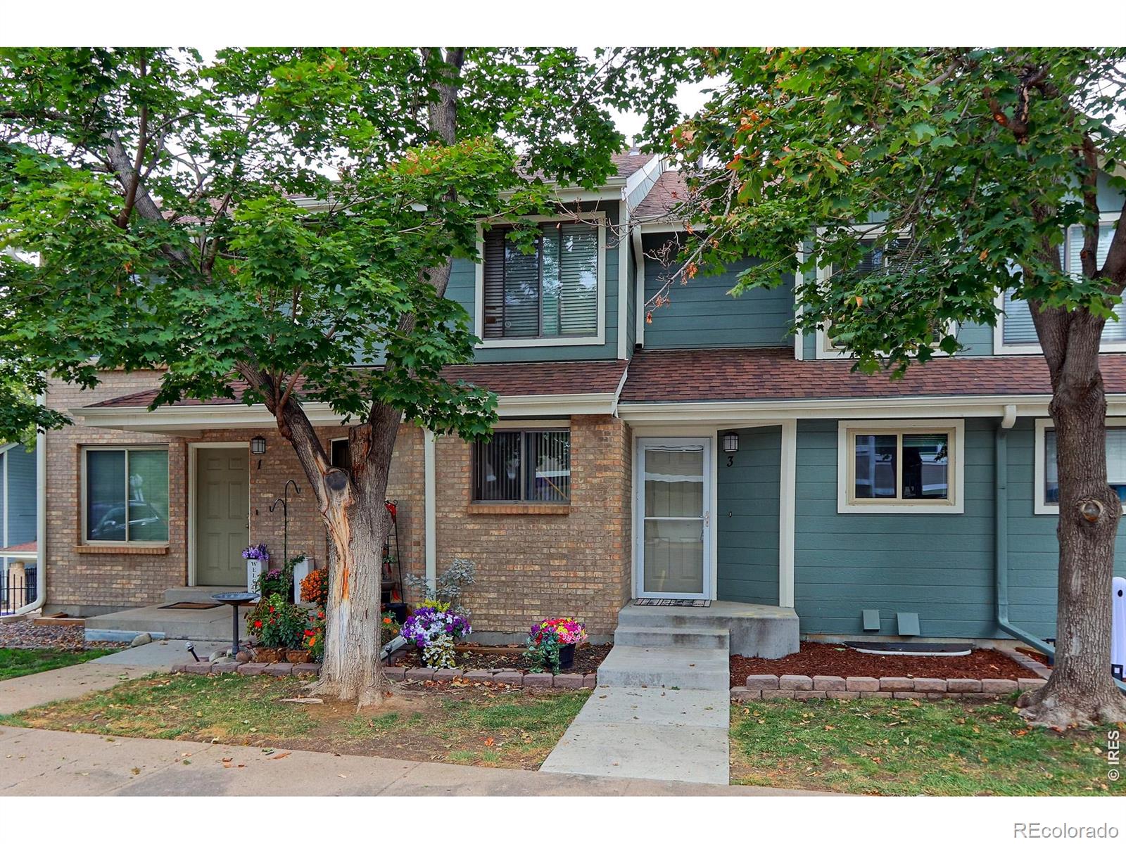  Lakewood Home | MLS #: 45678910694708745 W Cornell Avenue, Lakewood Beds: 2 Baths: 2 Price: $325,000