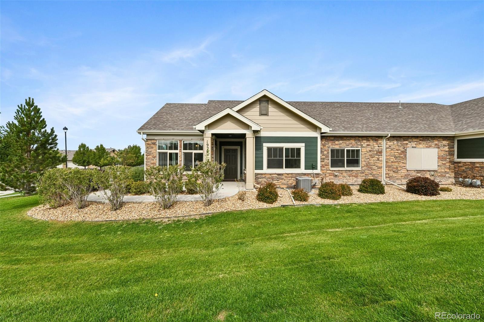  Aurora Condo / Townhome | MLS #: 38186261928 S Flanders Way D, Aurora Beds: 2 Baths: 2 Price: $425,000