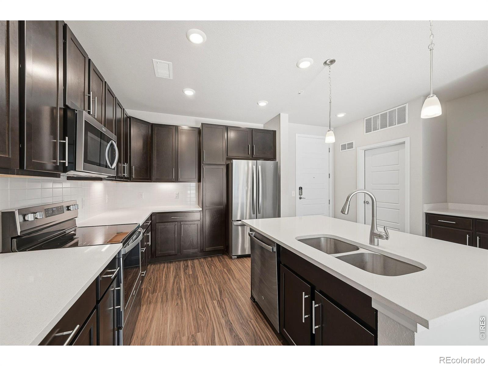  Littleton Condo / Townhome | MLS #: 4567891069570420 E Fremont Place 206, Littleton Beds: 2 Baths: 2 Price: $357,500