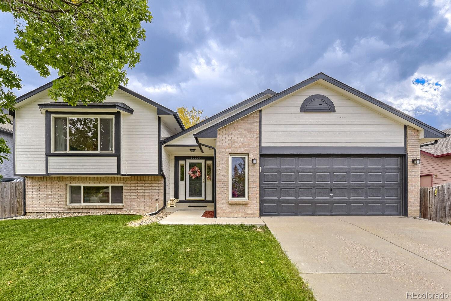  Littleton Home | MLS #: 525950412206 W Crestline Drive, Littleton Beds: 4 Baths: 3 Price: $725,000