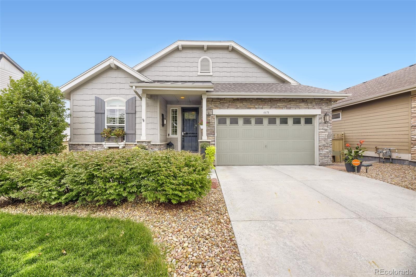  Lakewood Home | MLS #: 76239426678 W Jewell Place, Lakewood Beds: 4 Baths: 3 Price: $990,000