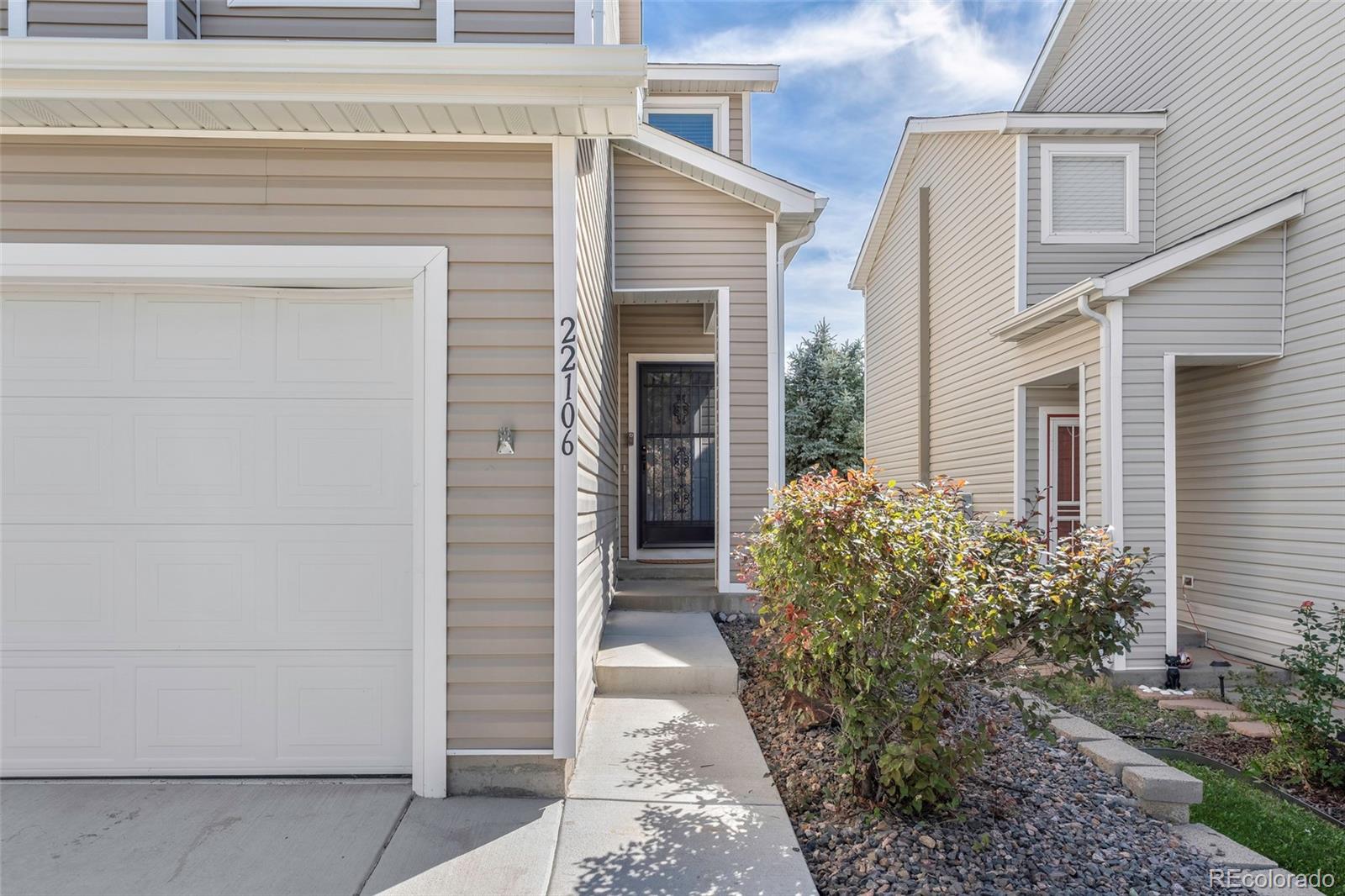 Trail Ridge Aurora Condo / Townhome | MLS #: 300795822106 E Berry Place , Aurora Beds: 3 Baths: 3 Price: $390,000