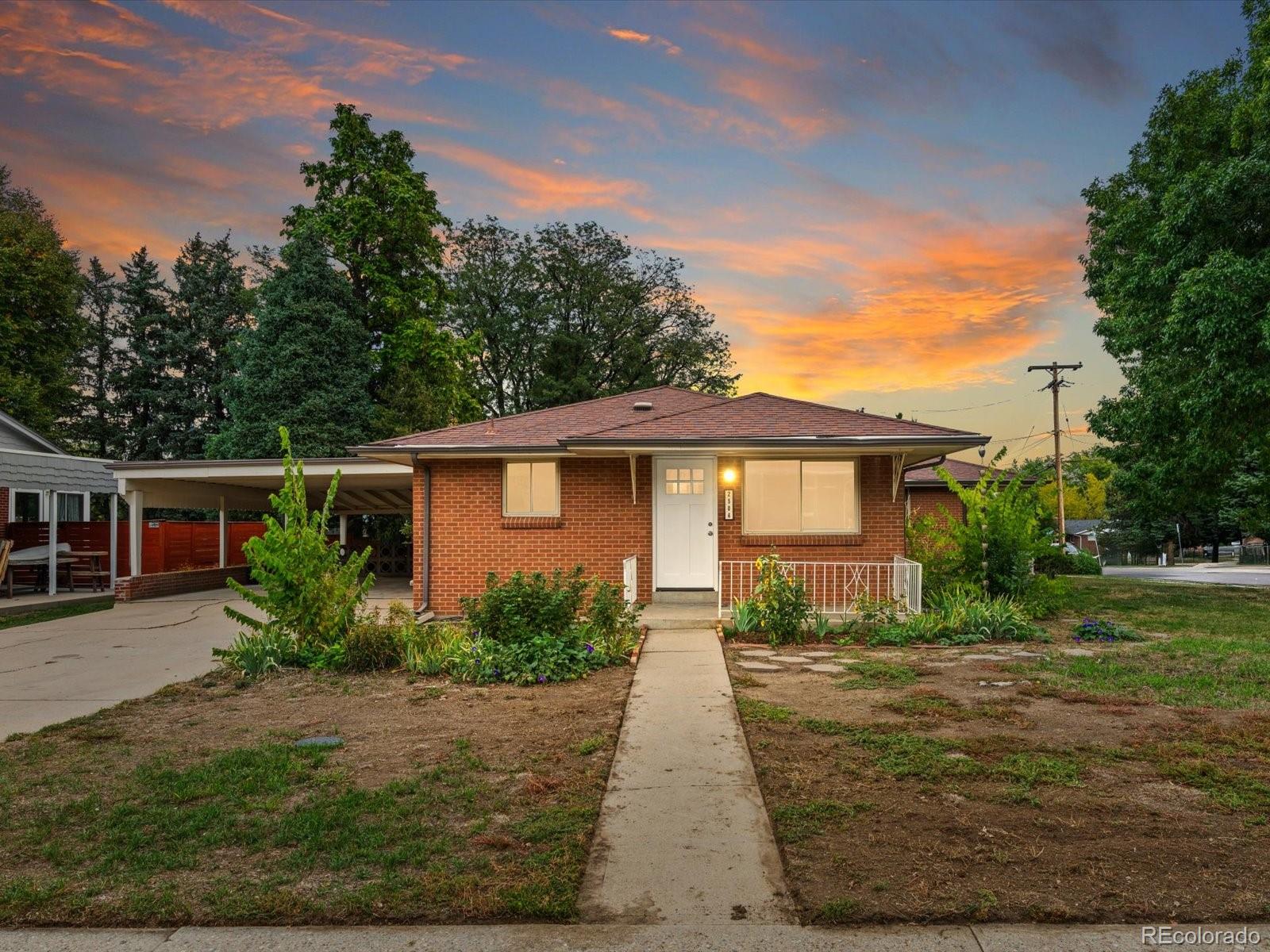  Lakewood Home | MLS #: 75812322506  Moore Street, Lakewood Beds: 7 Baths: 4 Price: $725,000