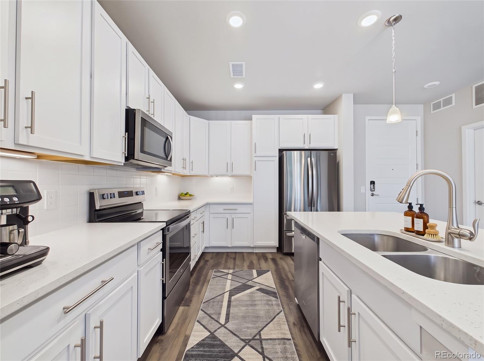  Centennial Condo / Townhome | MLS #: 7608659400 E Fremont Place 204, Centennial Beds: 2 Baths: 2 Price: $350,000