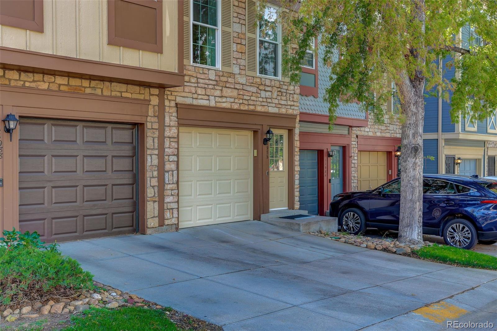  Aurora Home | MLS #: 173738811986 E Kepner Drive, Aurora Beds: 2 Baths: 2 Price: $319,000