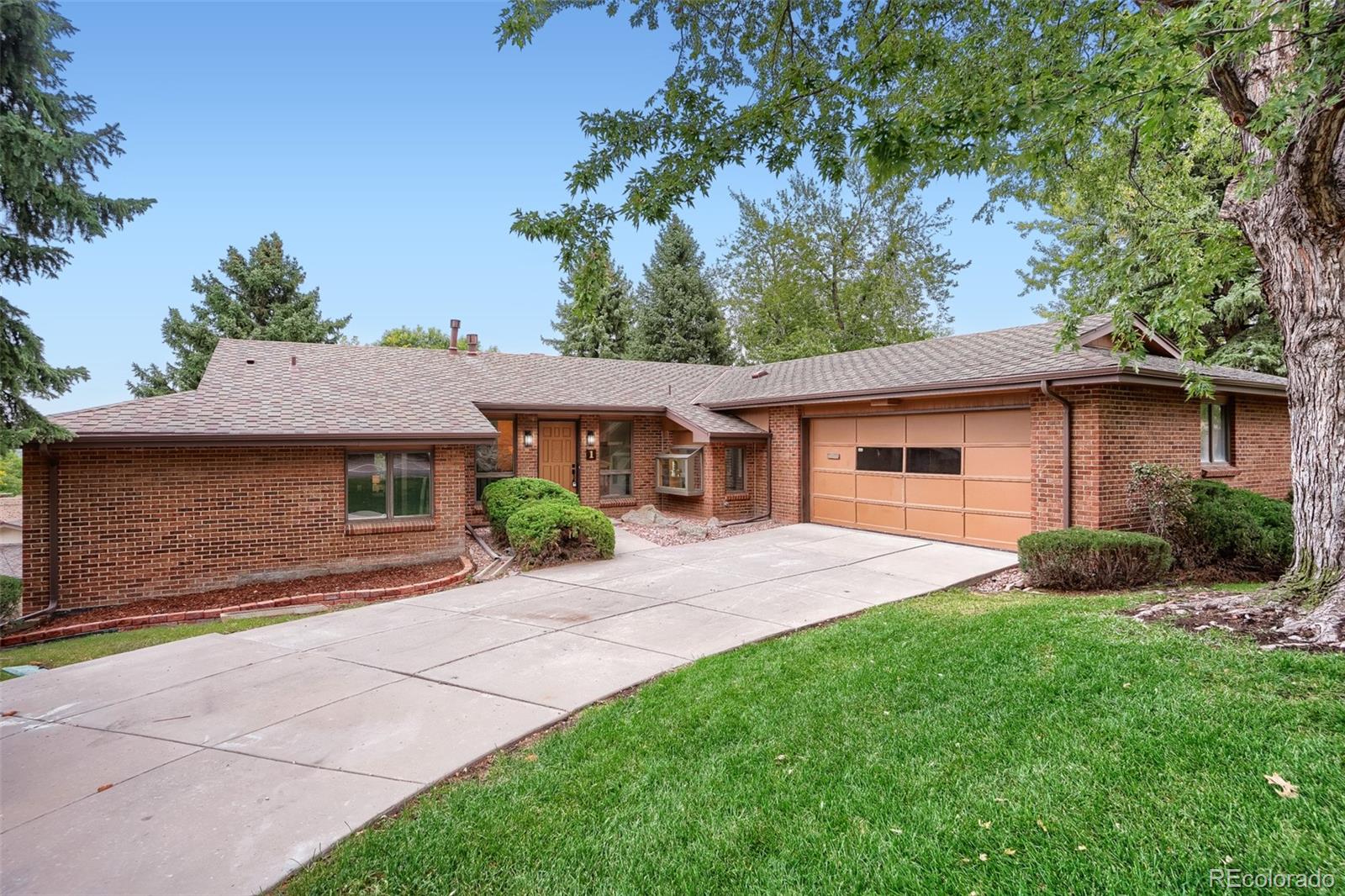  Lakewood Home | MLS #: 92267372615  Oak Drive, Lakewood Beds: 4 Baths: 4 Price: $1,049,000