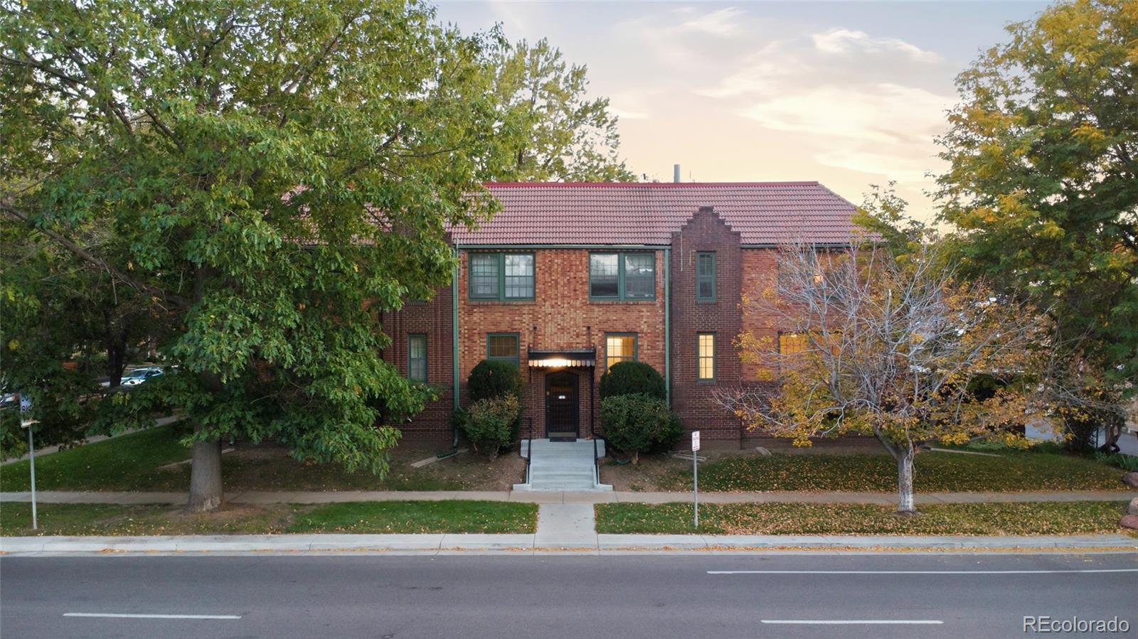  Denver Condo / Townhome | MLS #: 35517863850 E 17th Avenue 2, Denver Beds: 1 Baths: 1 Price: $299,000