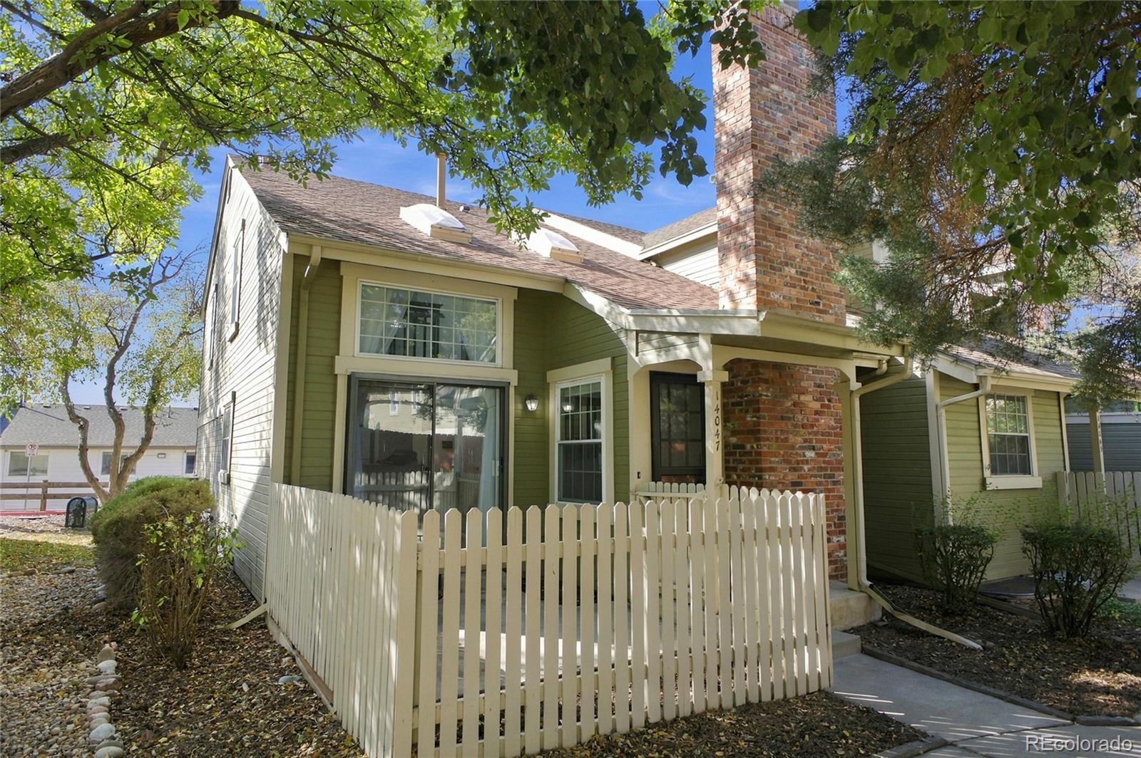 Quincy Hill Aurora Condo / Townhome | MLS #: 944561014047 E Radcliff Circle , Aurora Beds: 2 Baths: 2 Price: $335,000