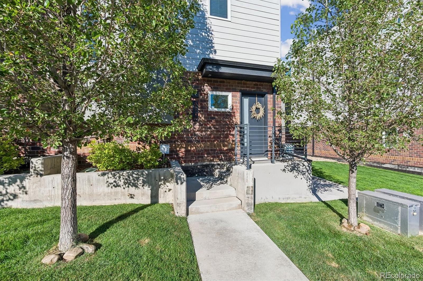  Englewood Home | MLS #: 24229663541 S Emerson Street, Englewood Beds: 2 Baths: 3 Price: $549,900