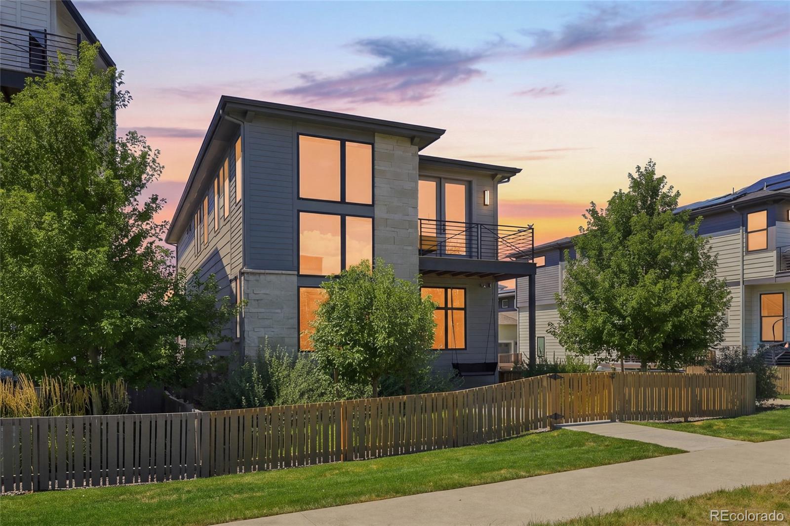 Aurora Home | MLS #: 803049921412 E 61st Drive, Aurora Beds: 4 Baths: 4 Price: $629,999