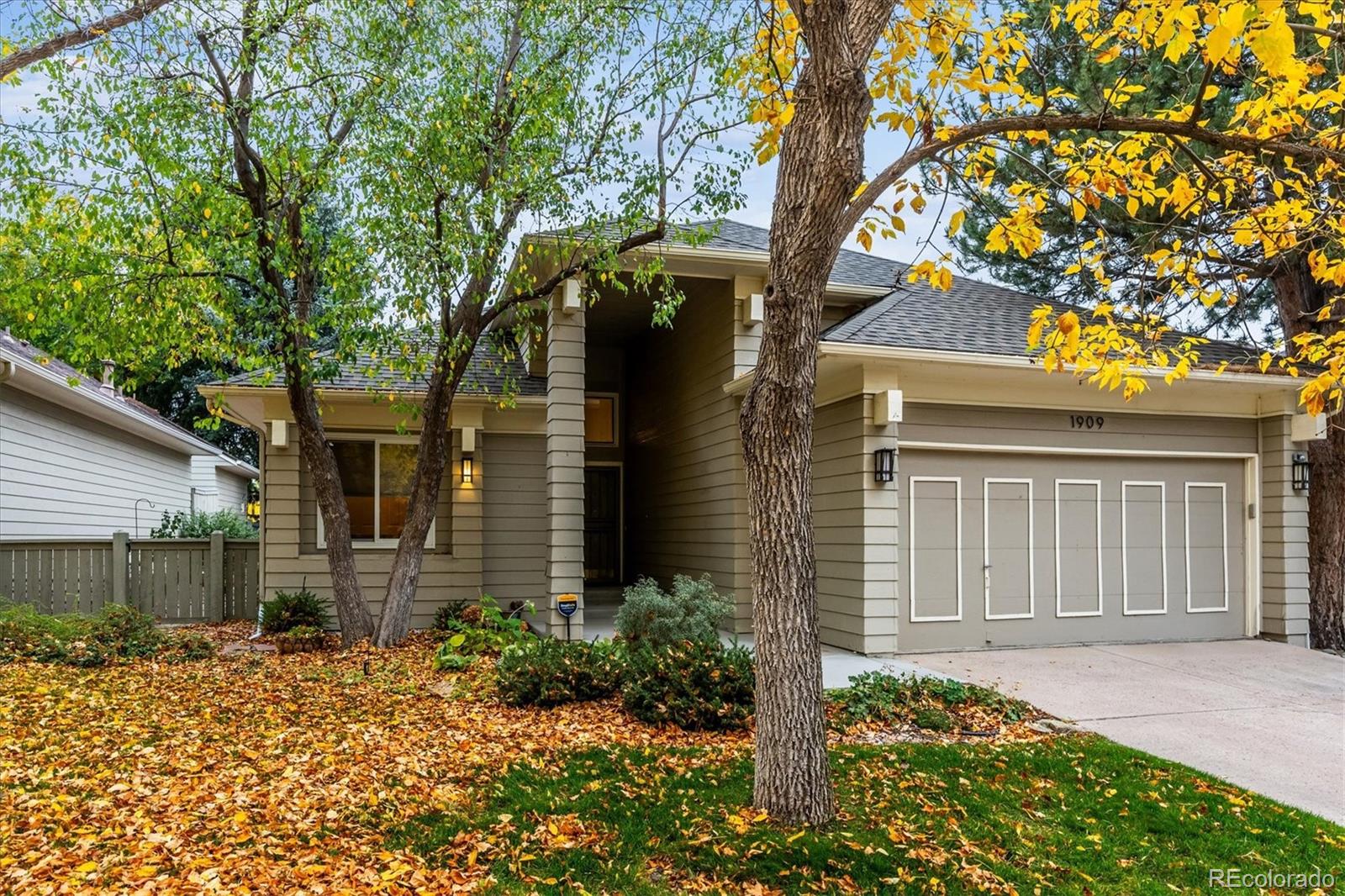  Castle Rock Home | MLS #: 15826401909  Overview Drive, Castle Rock Beds: 3 Baths: 3 Price: $600,000