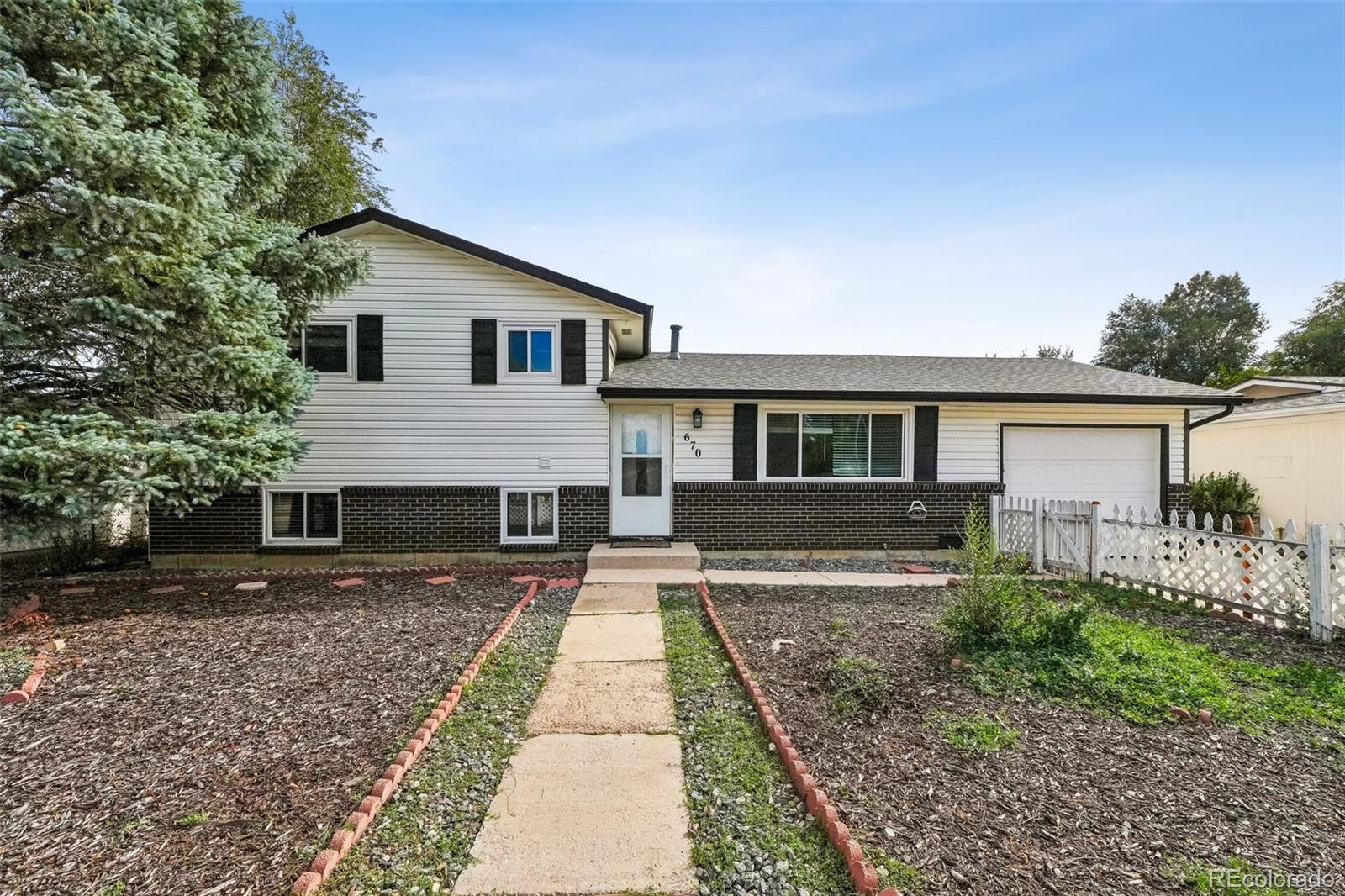  Fountain Home | MLS #: 4346029670  Calle Entrada , Fountain Beds: 4 Baths: 2 Price: $339,900