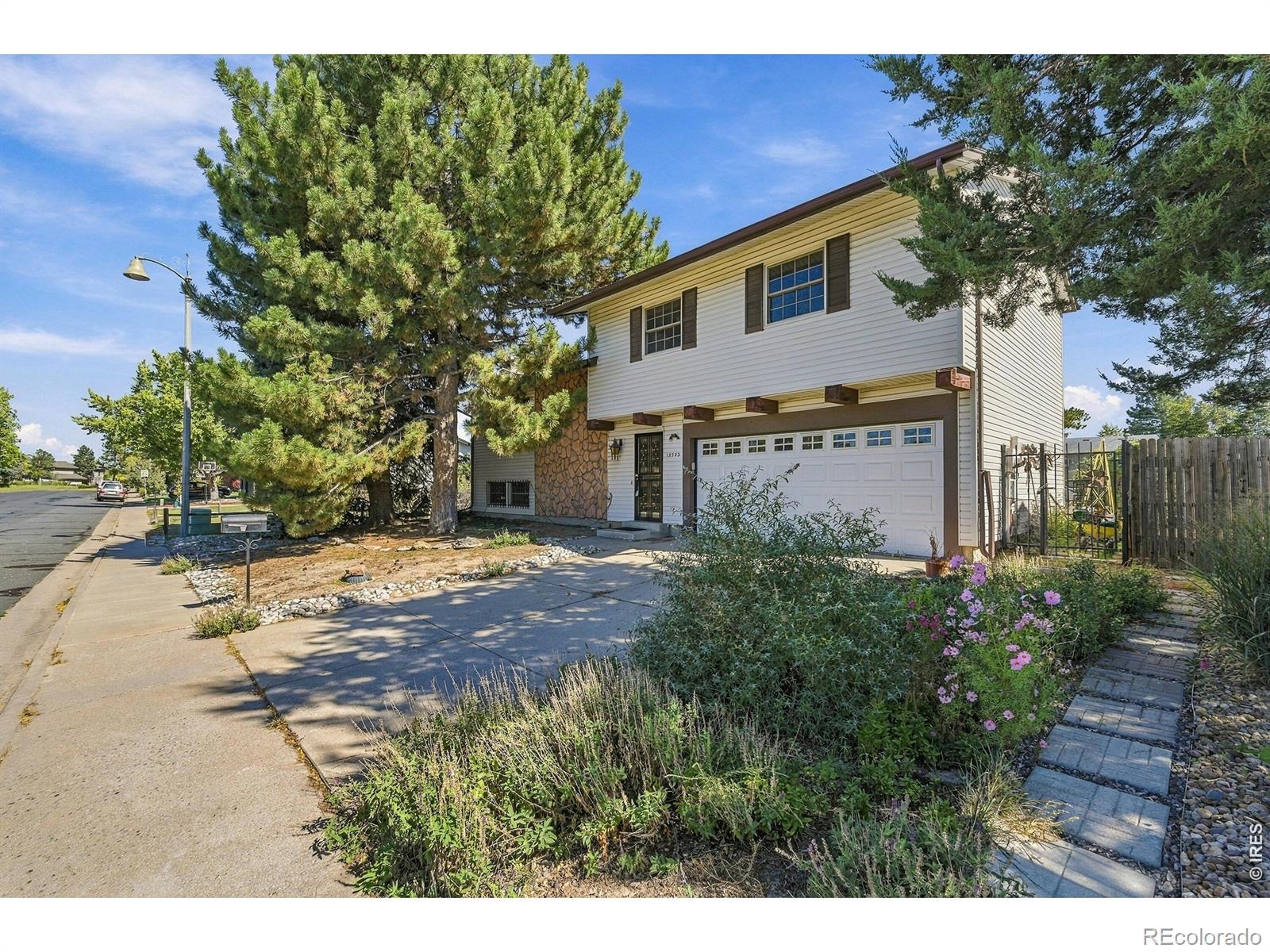 Mission Viejo Aurora Home | MLS #: 456789107014115303 E Nassau Drive, Aurora Beds: 4 Baths: 3 Price: $450,000