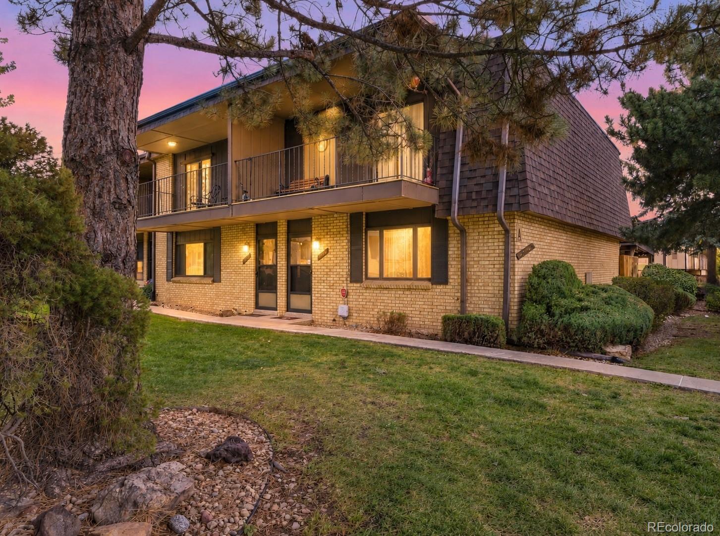  Lakewood Home | MLS #: 589908911203 W 18th Avenue, Lakewood Beds: 2 Baths: 3 Price: $319,000