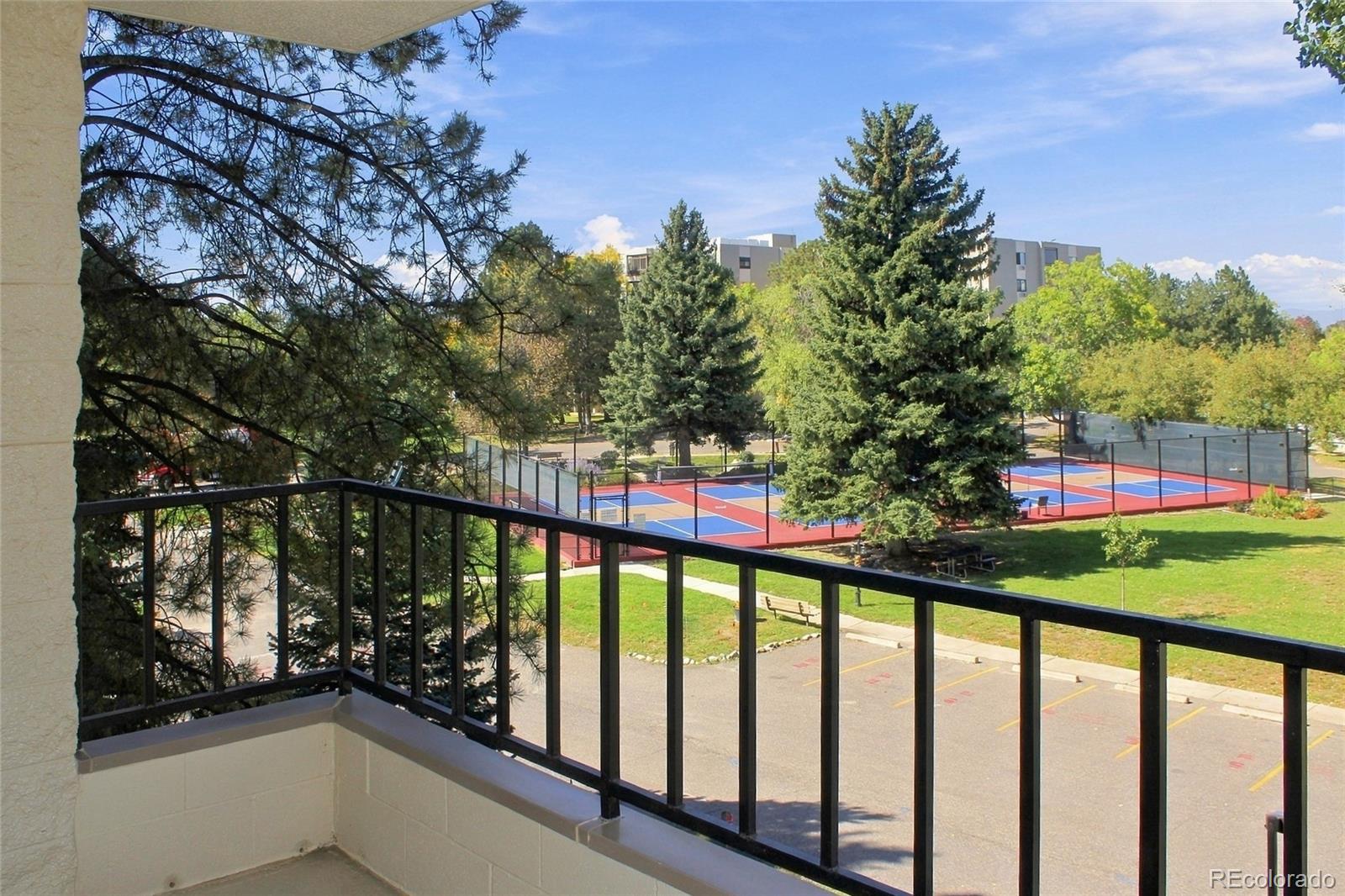 Heather Gardens Aurora Condo / Townhome | MLS #: 192454813902 E Marina Drive 304, Aurora Beds: 2 Baths: 2 Price: $215,000