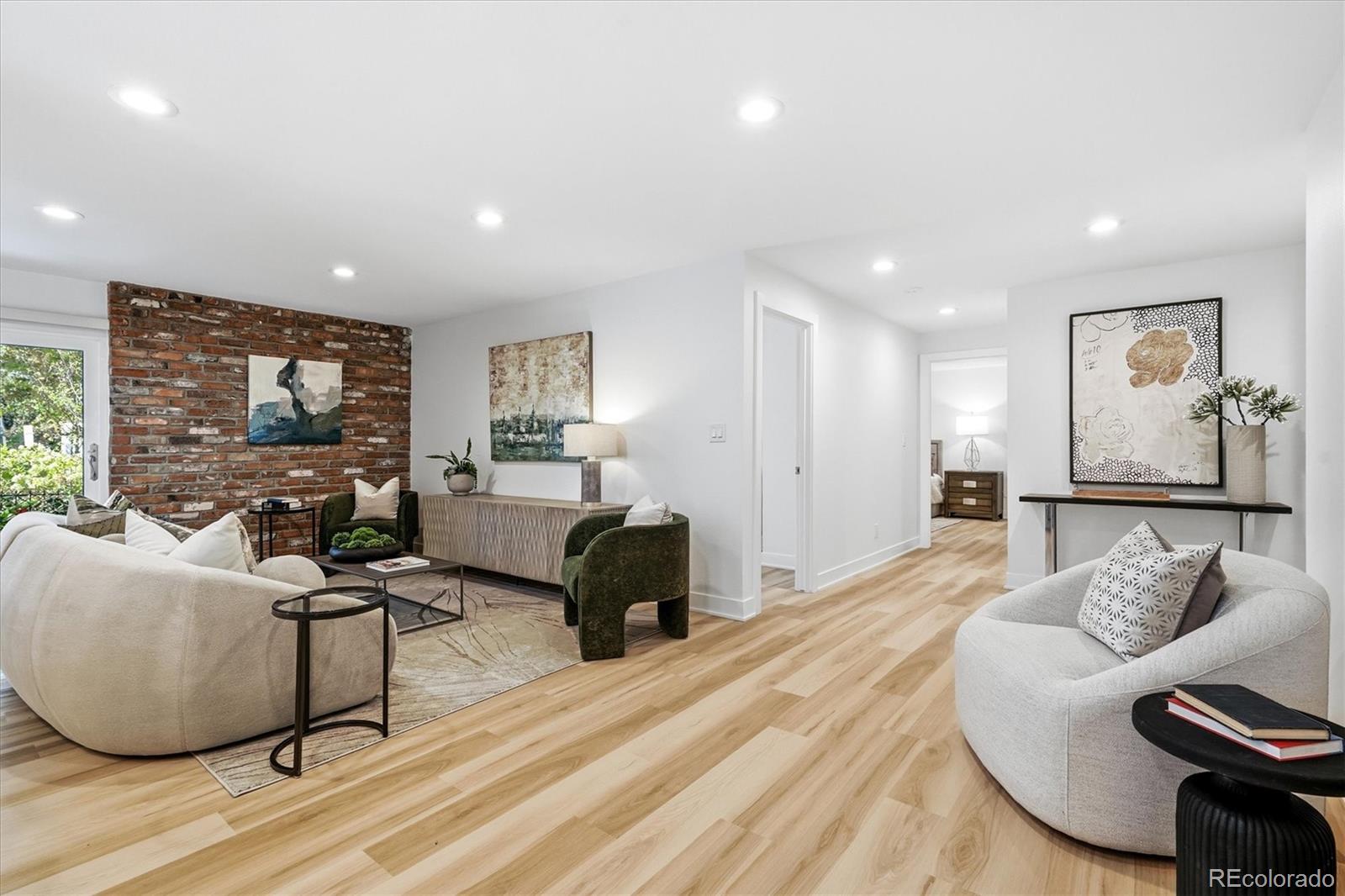  Denver Condo / Townhome | MLS #: 5988809480 S Marion Parkway 104, Denver Beds: 2 Baths: 2 Price: $480,000