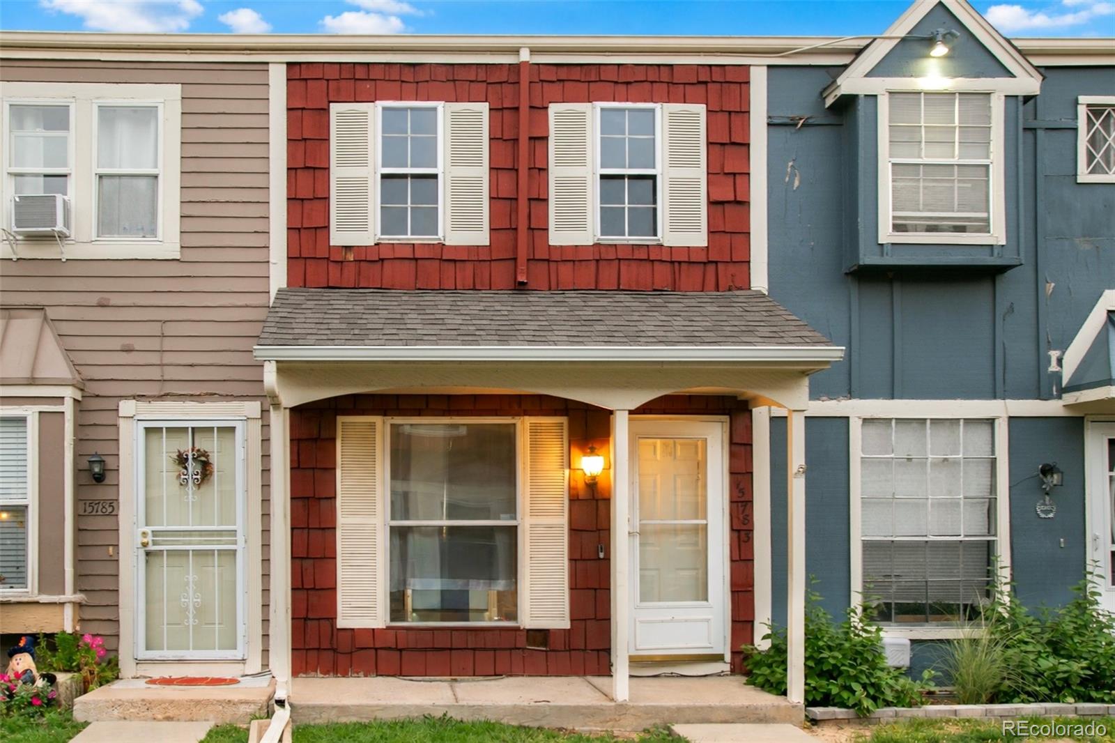 Berkshire Place Aurora Condo / Townhome | MLS #: 188012415783 E 13th Place , Aurora Beds: 2 Baths: 2 Price: $243,000
