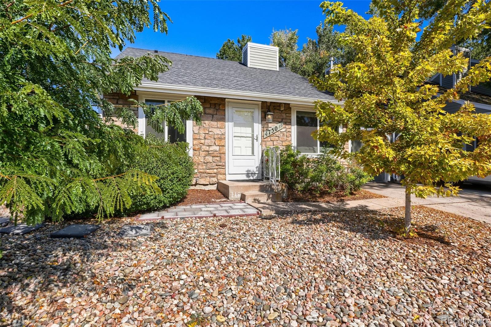  Littleton Home | MLS #: 43857784750 S Dudley Street, Littleton Beds: 2 Baths: 2 Price: $427,500