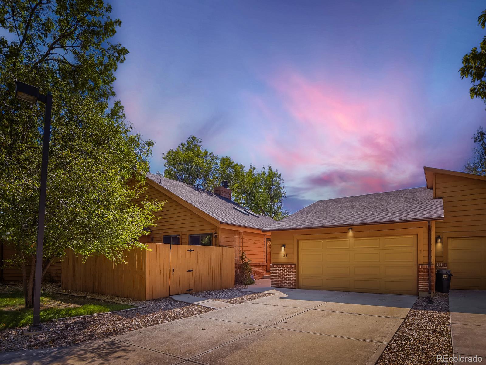 Sunridge Aurora Condo / Townhome | MLS #: 8363025127 S Eagle Circle , Aurora Beds: 3 Baths: 3 Price: $450,000