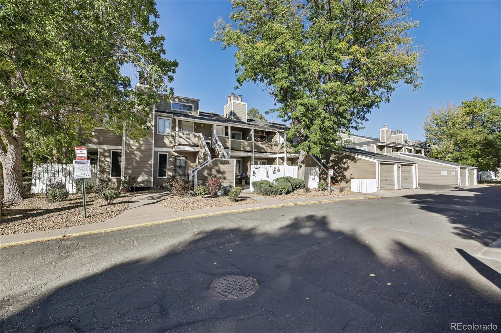  Denver Condo / Townhome | MLS #: 48273521732 S Trenton Street 10, Denver Beds: 2 Baths: 2 Price: $275,000