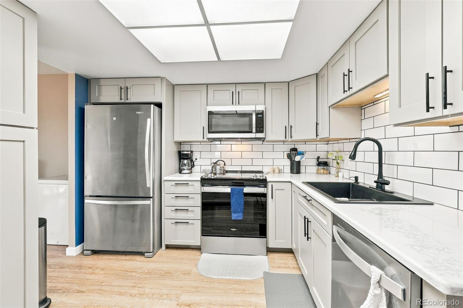 Heather Gardens Aurora Condo / Townhome | MLS #: 627520713850 E Marina Drive 501, Aurora Beds: 2 Baths: 2 Price: $349,000