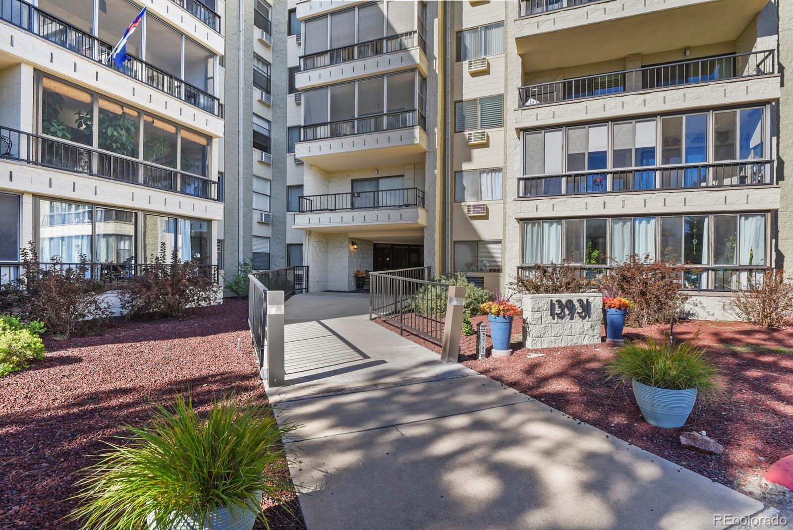 Heather Gardens Aurora Condo / Townhome | MLS #: 378936513931 E Marina Drive 602, Aurora Beds: 2 Baths: 2 Price: $388,900